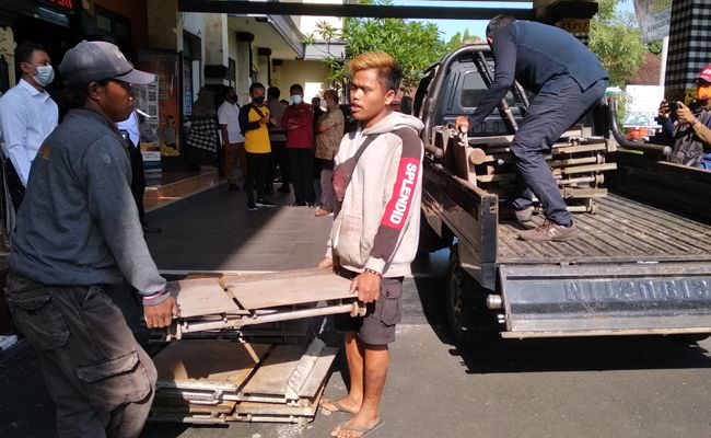 hasil-mencuri-besi-dipakai-berjudi-dan-biaya-hidup