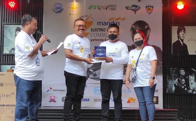 ipat-inda-juarai-mandiri-electric-vehicle-gathering-and-rally-tour