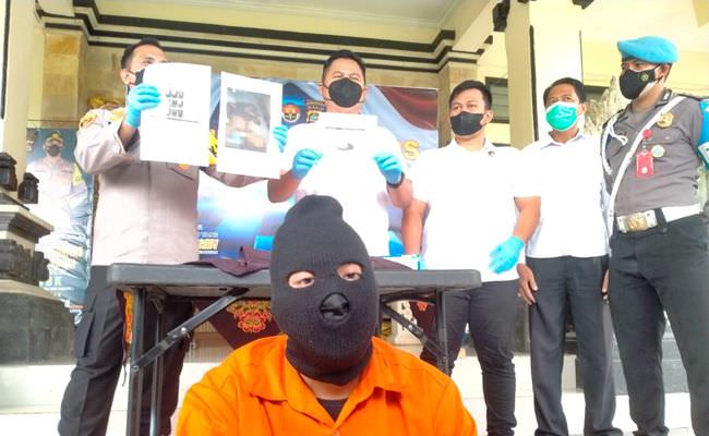 penyebar-foto-bugil-mantan-pacar-diputus-cinta-karena-cemburuan