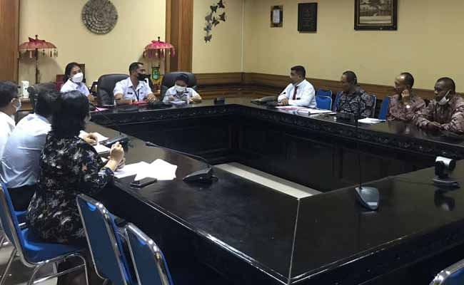 pihak-hotel-st-regis-bungkam-soal-phk-pekerja-secara-semena-mena