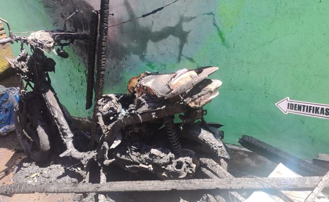 rumah-ditinggal-ngayah-di-pura-dapur-hingga-motor-terbakar