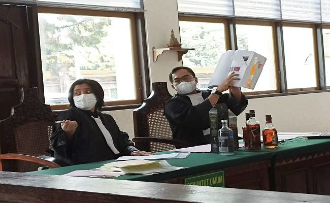 ternyata-miras-impor-palsu-itu-dijual-ke-tempat-dugem