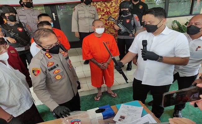 tersinggung-saat-pesta-miras-anggota-ormas-tombak-tiga-pria