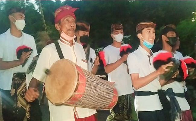 baleganjur-iringi-prosesi-ibadah-paskah-di-gkpb-desa-blimbingsari