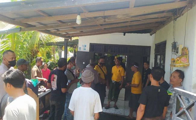 beri-makan-ternak-babi-di-kebun-rumah-pria-72-tahun-terbakar