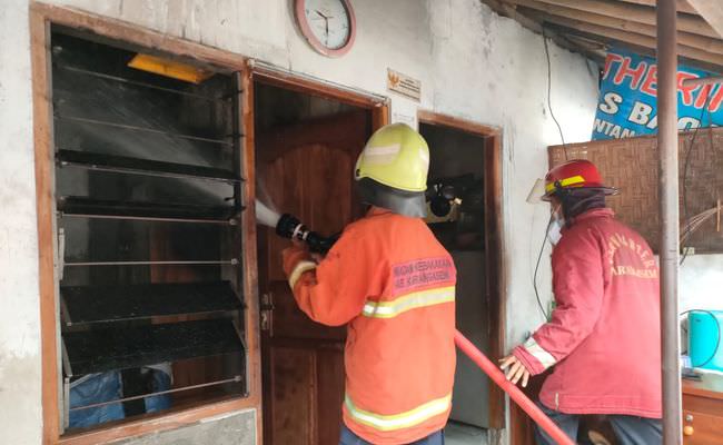 dalam-sehari-rumah-dan-gudang-terbakar-di-karangasem