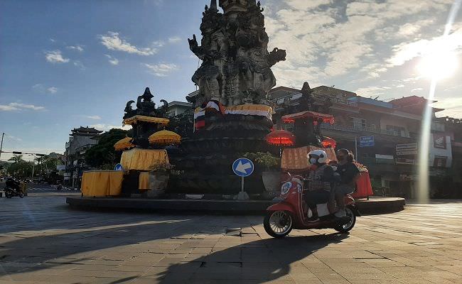 jalan-paving-catus-pata-berlubang-pengendara-wajib-hati-hati