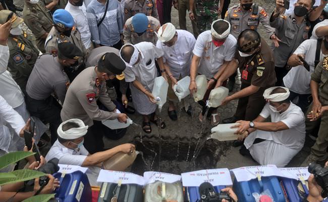 koster-sebut-arak-gula-dipasarkan-hingga-luar-bali