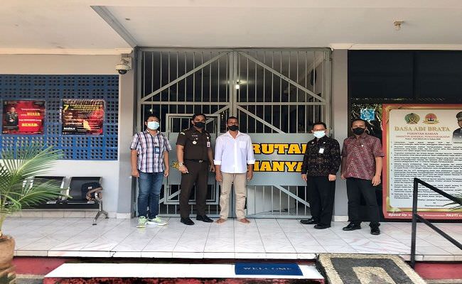 pemalsu-mikol-impor-diganjar-14-bulan-denda-rp-17-miliar