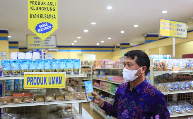 BAKAL DIBATASI - Produk UMKM di gerai ritel modern. Pemprov Bali berencana membatasi jumlah gerai ritel modern berjejaring di Bali.