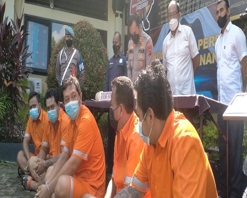 Tersangka yang dibekuk Satres Narkoba Polres Tabanan di antaranya WS, Gede Agus Whisnu Widharsana Putra alias Wisnu, I Made Agus Darma Adiputra alias Cik,I Putu Mawan Adiputra alias Mesya, I Made Putra alias Gatra dan I Gede Agus Suparta alias Klenceng.