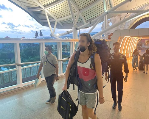 Jeffrey Douglas Craigen dideportasi ke Kanada, Selasa (10/5) lalu. (ist)