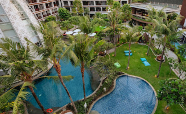 Kolam renang Hotel Golden Tulip Jineng Resort di Jalan Sunset Road, Kuta. (IST)