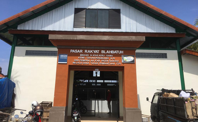 Pasar Rakyat Blahbatuh berada di barat lapangan umum. (ib indra prasetia/radarbali)