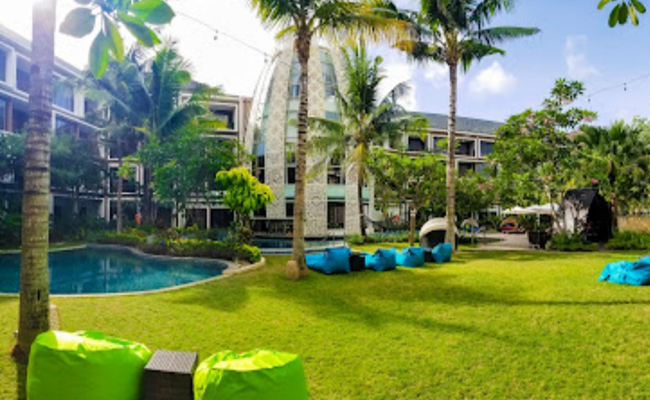 Kolam renang Hotel Golden Tulip Jineng Resort di Jalan Saunset Road, Kuta, Badung. (IST)