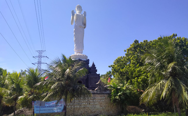 Patung Buddha Vihara Empu Astapaka, Gilimanuk, Jembrana. (M. BASIR/RADAR BALI)
