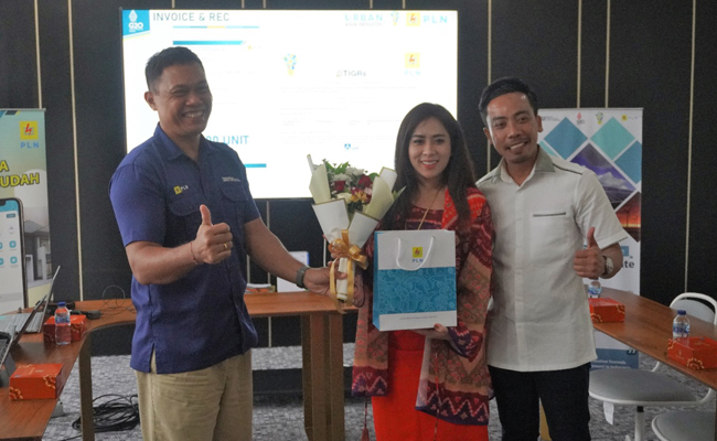 PLN sebagai ujung tombak transisi energi di sektor kelistrikan terus berupaya menghadirkan energi bersih bagi masyarakat demi menciptakan lingkungan hidup yang lebih baik bagi generasi mendatang. (HUMAS PLN UID BALI FOR RADAR BALI)