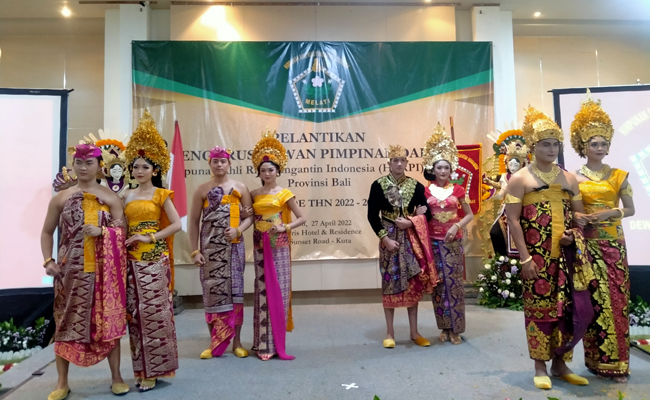 Beberapa tata rias pengantin sesuai pakem di masing-masing kabupaten di Bali. (I WAYAN WIDYANTARA/ RADAR BALI)