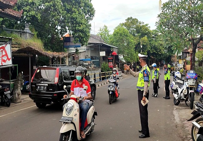 Razia kendaraan di Jalan Gempol Kelurahan Banyuning. (Eka Prasetya)