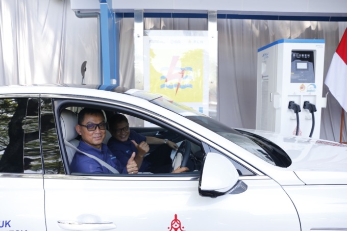 ENERGI BERSIH: Hingga Juni 2022, realisasi persiapan showcase SPKLU PLN mencapai 56,32 persen (HUMAS PLN UID BALI FOR RADAR BALI)