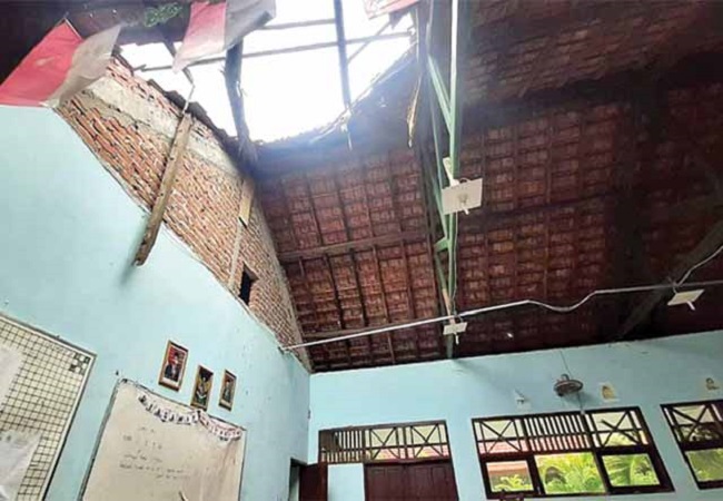 ilustrasi sekolah rusak di Karangasem. (dok jawapos.com)