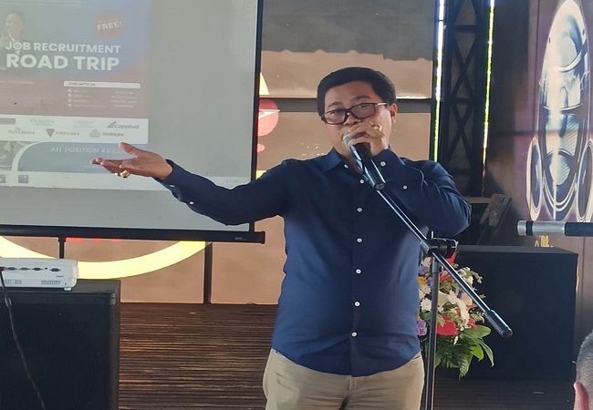 Dr Nyoman Diana, SE, MM, selaku Board Of Director PT Crew Transfer International (CTI) saat melakukan Road Trip di Kabupaten Buleleng, Sabtu (30/7). (ist)