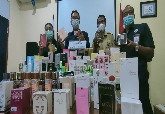 Kosmetik ilegal yang diamankan Loka POM Buleleng. (Eka Prasetya)