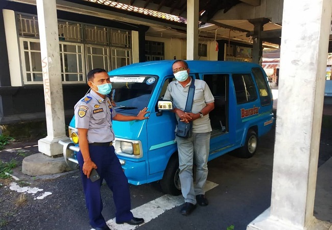 Kendaraan angkot di Bulelengdan angkutan pedesaan (angdes) di Buleleng, akan mendapat bantuan sosial dampak kenaikan harga Bahan Bakar Minyak. (Eka Prasetya)