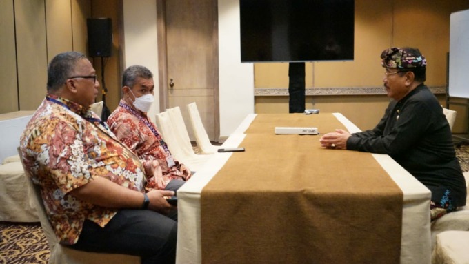 Deputi Bidang Sumber Daya dan Kelembagaan Kemenparekraf/Baparekraf, Frans Teguh saat bertemu Wagub Cok Ace