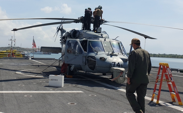 SINGGAH DI BALI :  The Littoral Combat Ship  USS  Charleston berlabuh di Pelabuhan Benoa (adrian suwanto/radar bali).