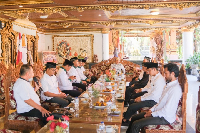 SEMANGAT TOLERANSI:  Pengurus DPW LDII Bali bersilaturahim dengan Ketua Forum Komunikasi Umat Beragama (FKUB) Provinsi Bali, I Dewa Gede Ngurah Swastha. (IST)