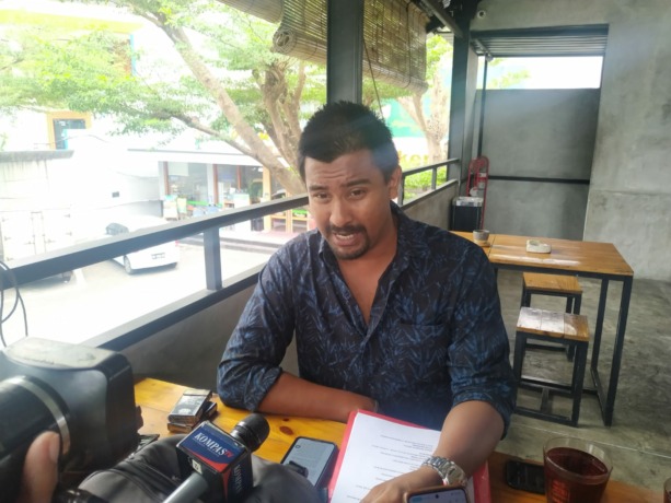 BEBERKAN SIKAP KORBAN DI BALI: Yoga Fitrana Cahyadi, kuasa hukum korban  investasi bodong kini mempertanyakan pengembalian uang (foto : marsellus pampur).