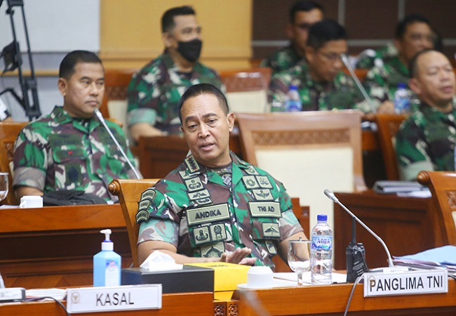 Panglima TNI Jenderal TNI Andika Perkasa saat mengikuti Rapat Dengar Pendapat (RDP) dengan Komisi I DPR di Kompleks Parlemen, Senayan, Jakarta, Senin lalu (26/9/2022). (Dery Ridwansah/ JawaPos.com)