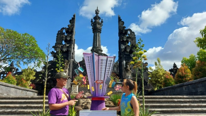 SIMPATIK: kegiatan Meriah Bareng Mega di lokasi CFD Lapangan Renon - Bali yang biasa digunakan sebagai sarana berolahraga dan beraktivitas sosial bagi masyarakat sekitar.