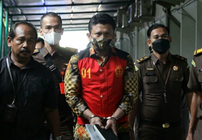 Terdakwa Ferdy Sambo tiba untuk menjalani persidangan perdana perkara kasus pembunuhan Nofriansyah Yoshua Hutabarat atau Brigadir J. Di Pengadilan Jakarta Selatan, Senin (17/10/2022. (Dery Ridwansah/ JawaPos.com)