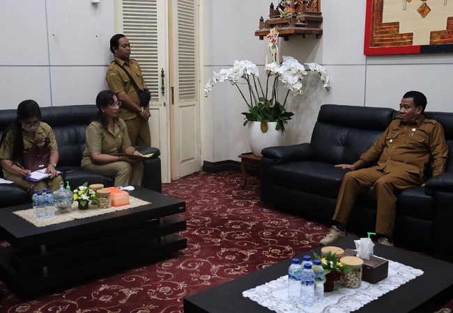 Guru TK saat mengadu ke Lihadnyana. (Eka PrRasetya)