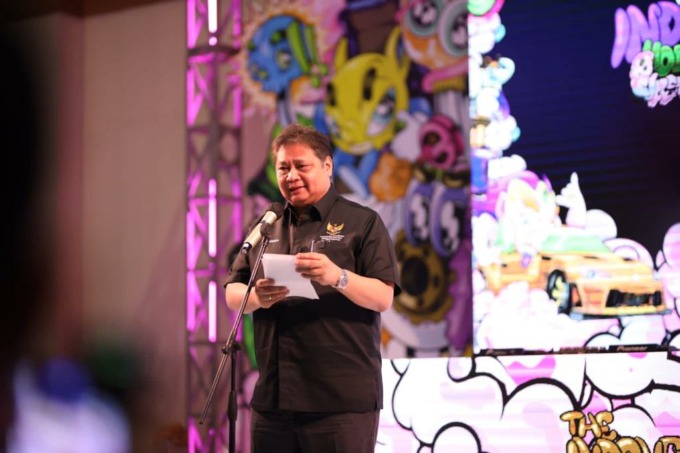 TURUT BERDUKA: Ketua Umum Partai Golkar,  Airlangga Hartarto menyatakan turut berbelasungkawa atas tragedi yang merenggut ratusan nyawa tersebut. (IST)
