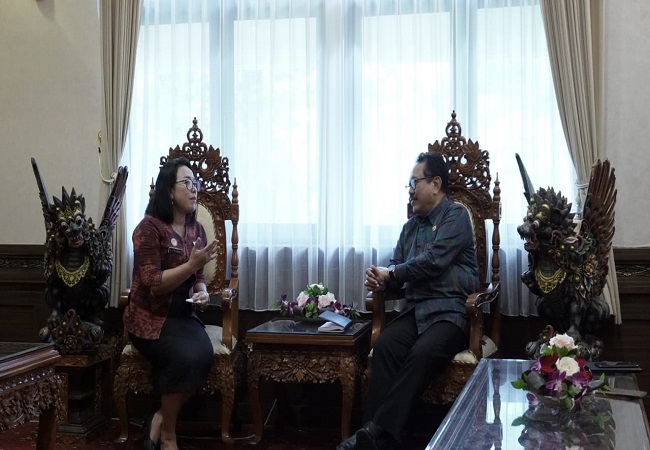 Plt. Kalapas Perempuan Kelas IIA Kerobokan Ni Luh Putu Andiyani saat menemui Wakil Gubernur Bali Prof. Tjokorda Oka Artha Ardhana Sukawati (Cok Ace). (ist)