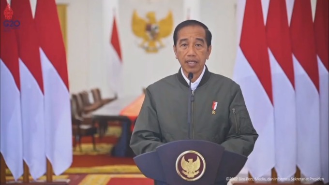 INSTRUKSI: Presiden Joko Widodo instruksikan Kapolri usut tuntas tragedi tewasnya ratusan suporter di Stadion Kanjuruhan Malang (1/10/2022)