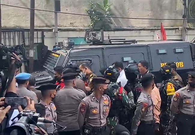 Mantan Kadivpropam Polri Ferdy Sambo tiba di PN Jaksel, Senin (17/10). (Muhamad Ridwan/JAWAPOS.COM)