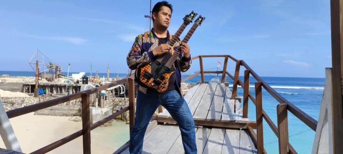 PENJELAJAH NADA : Tahun ini Balawan mendapat penghargaan karya world music terbaik di lagu What’s In Bali Today. (foto : istimewa)