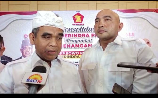 PANCANG TARGET: Sekjen DPP Partai Gerindra Ahmad Muzani (kiri) didampingi Ketua DPD Gerindra Bali Made Muliawan Arya alias De Gadjah saat konsolidasi mesin partai di Denpasar (26/10/2022).