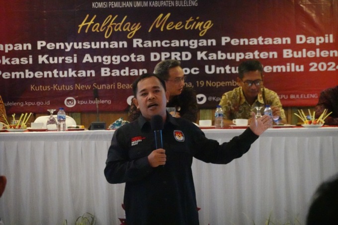 SUDAH SOSIALISASI : Sosialisasi rencana pemekaran daerah pemilihan (Dapil) Pemilu 2024 beberapa waktu lalu di Buleleng. Sejauh ini baru dua parpol yang sudah bersurat. (foto: eka prasetia/radar bali)