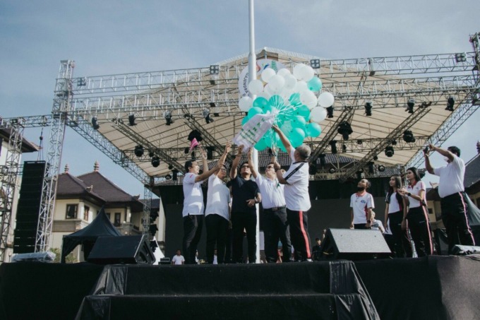 DIRGAHAYU: Bupati Badung, I Nyoman Giri Prasta membuka Pesta Rakyat HUT Mangupura ke-13 dirangkai peringatan Hari Kesehatan Nasional ke-58 di Lapangan Puspem Badung, Mangupraja Mandala, Jumat (11/11). (HUMAS PEMKAB BADUNG FOR RADAR BALI) 