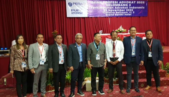 KETAT: Para Obeserver mengawasi langasung proses ujian, bahkan didatangi langsung oleh Ketua Umum PERADI, Otto Hasibuan. (IST)