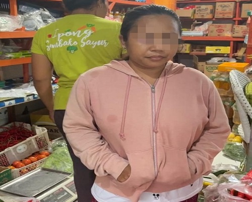 Pelaku pencurian sembako saat diamankan. (ist)