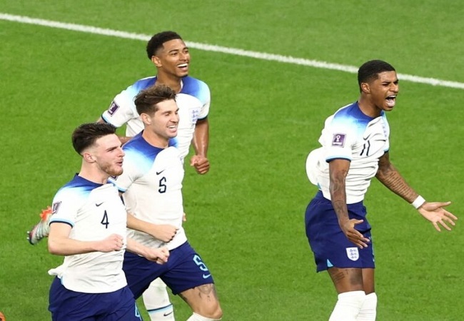 Pemain Inggris Marcus Rashford (kanan) membawa Inggris menang atas Wales dengan mencetak dua gol. Inggris menang dengan skor telak 3-0 (Dok. FIFA)