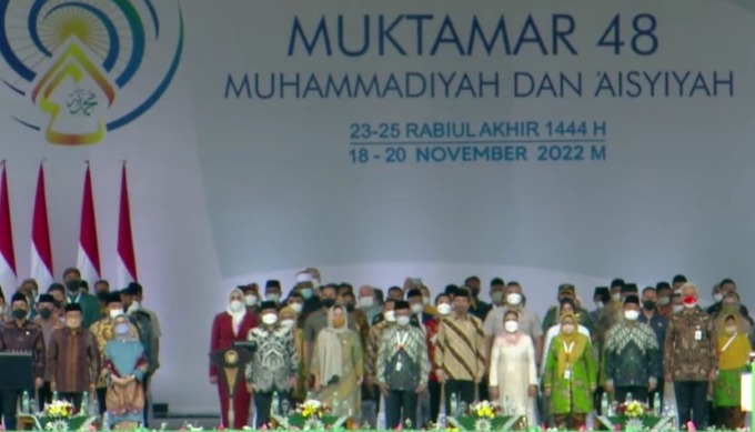 HADIRI MUKTAMAR :Presiden Jokowi Ibu Negara Iriana Joko Widodo saat menghadiri  Muktamar ke-48 Muhammadiyah dan Aisyiyah di Surakarta, Jawa Tengah.