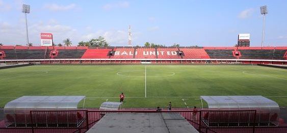 DUH,LAMA SEPI : Suasana Stadion Kapten Wayan Dipta Gianyar yang tampak sepi tanpa pertandingan. Isyarat dari pihak Kemenpora masih bakal tanpa penonton langsung ke stadion. (foto : dok. radar bali)