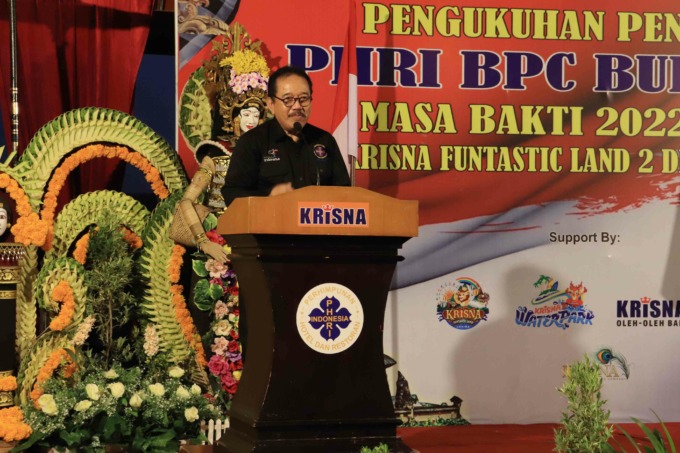 MORATORIUM:  Ketua PHRI Bali Cok Ace saat memberi sambutan saat melantik pengurus BPC PHRI Buleleng yang akan bertugas hingga tahun 2027 mendatang